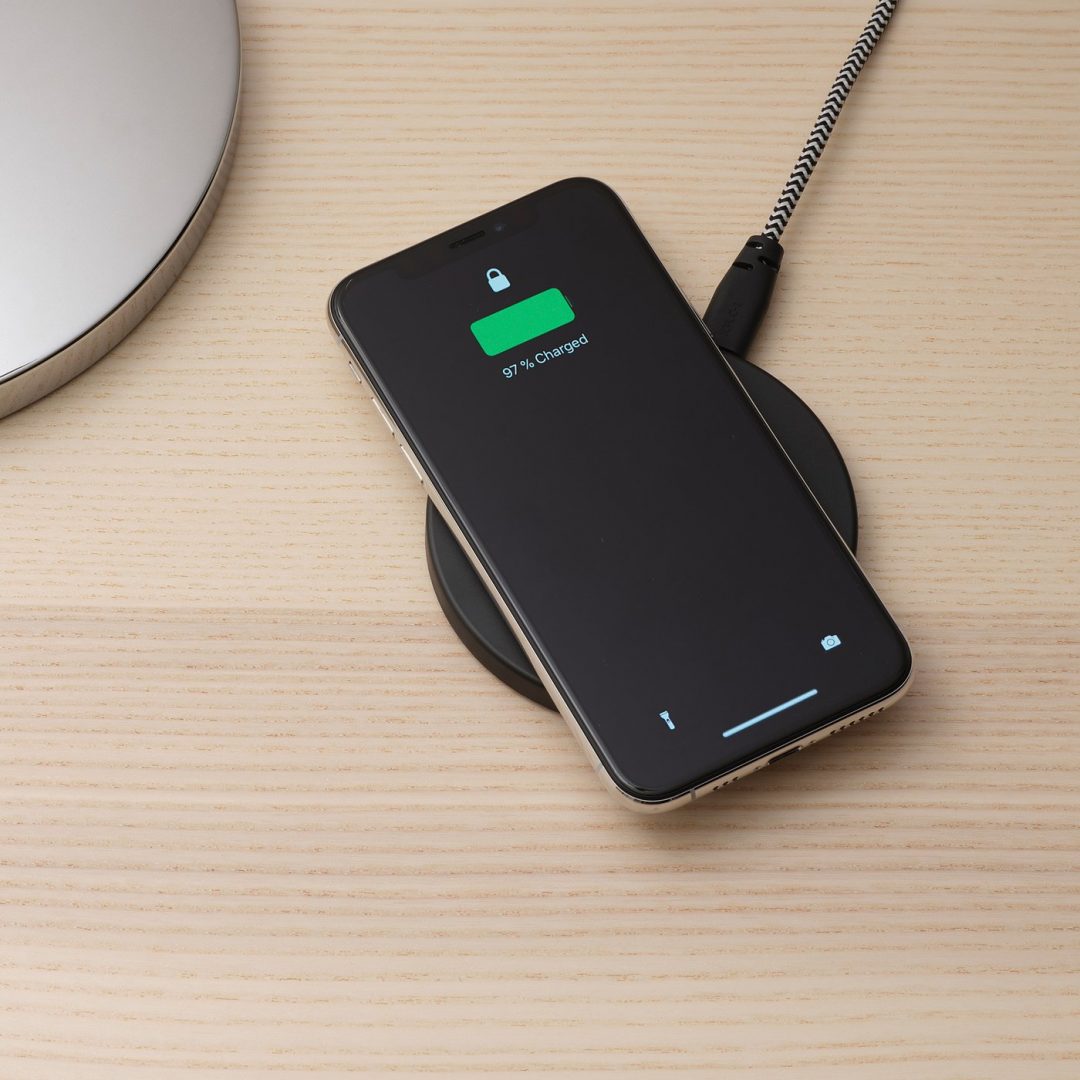 https://www.ikea.com/us/en/images/products/livboj-wireless-charger-black__0721949_pe733426_s5.jpg
