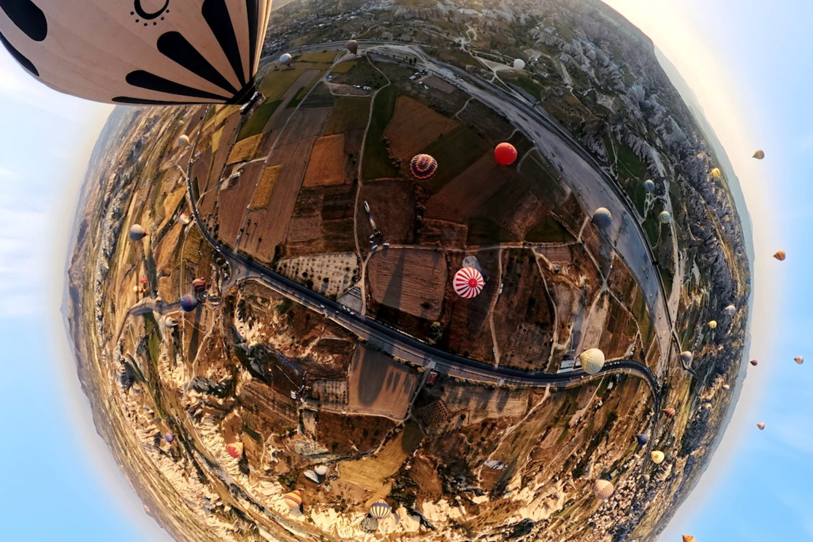 https://gizmodo.com/app/uploads/2025/07/Insta360-Antigravity-Fish-Eye-shot.jpg